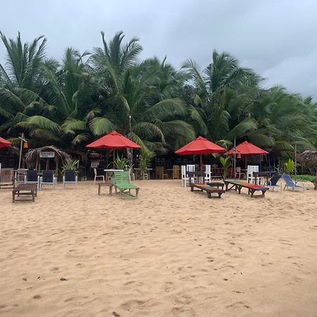 Canoe Beach Resort Тангале Екстериор снимка