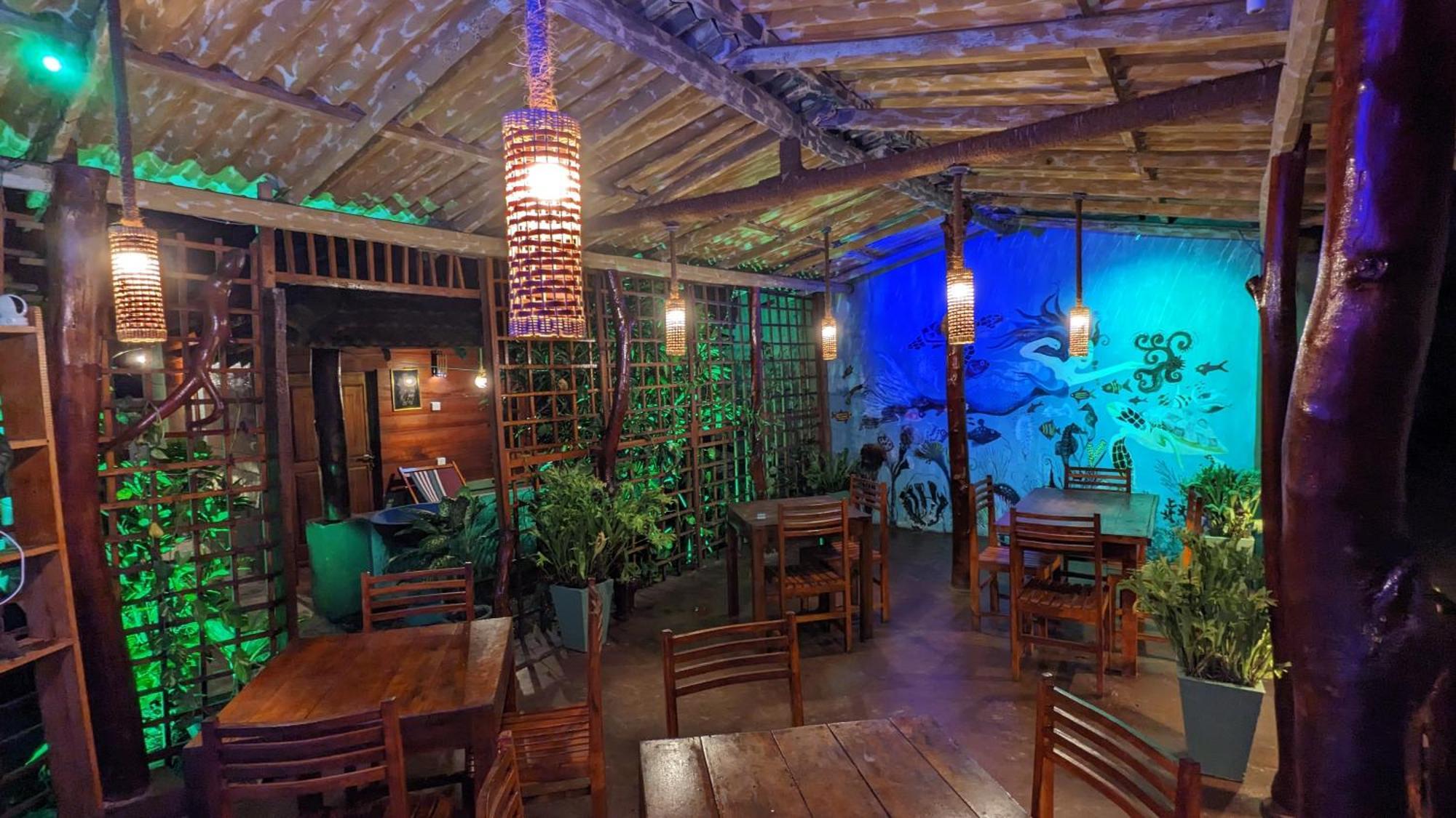 Canoe Beach Resort Тангале Екстериор снимка