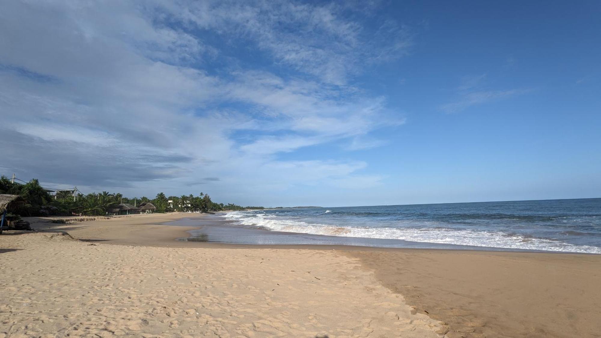 Canoe Beach Resort Тангале Екстериор снимка