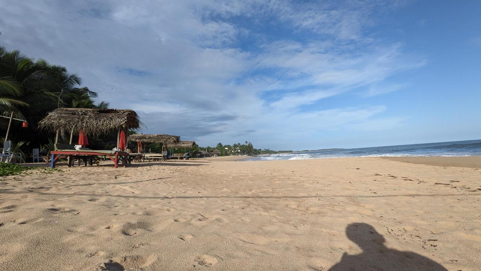 Canoe Beach Resort Тангале Екстериор снимка