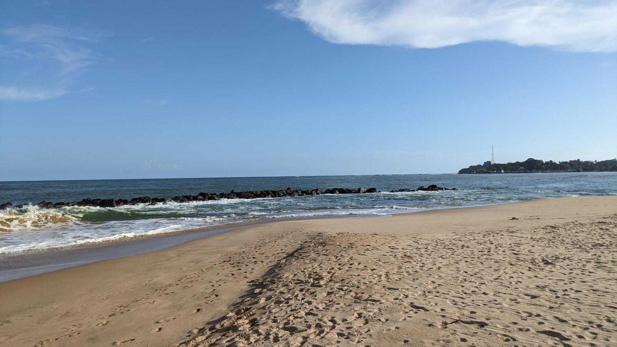 Canoe Beach Resort Тангале Екстериор снимка