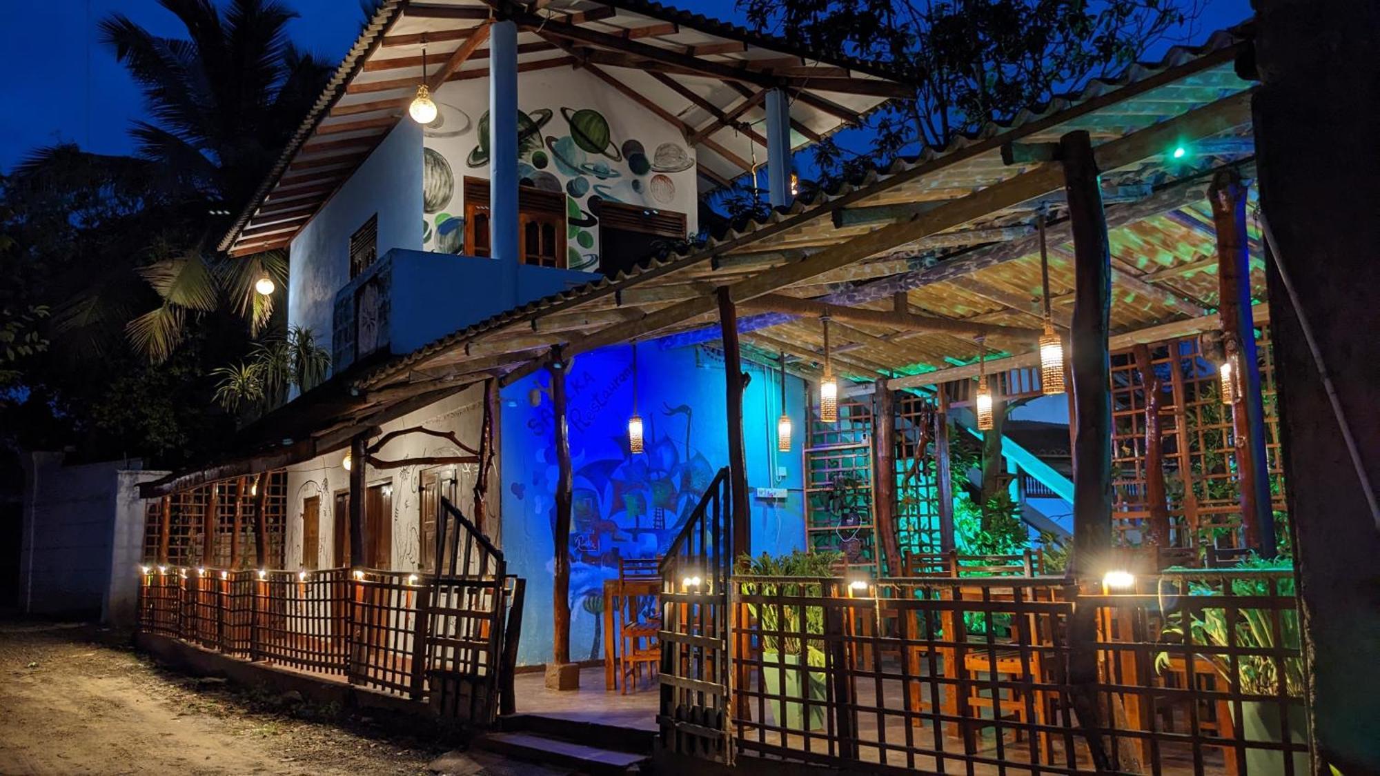 Canoe Beach Resort Тангале Екстериор снимка