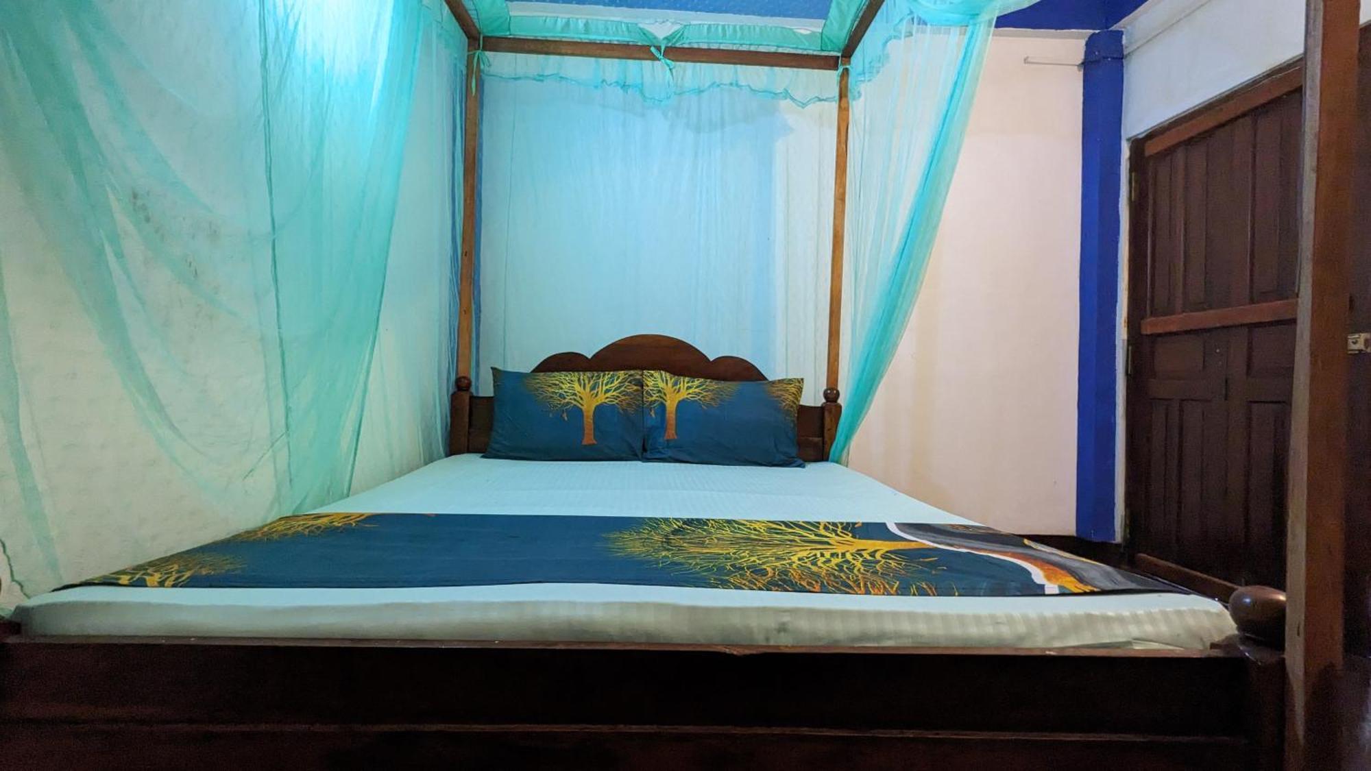 Canoe Beach Resort Тангале Екстериор снимка