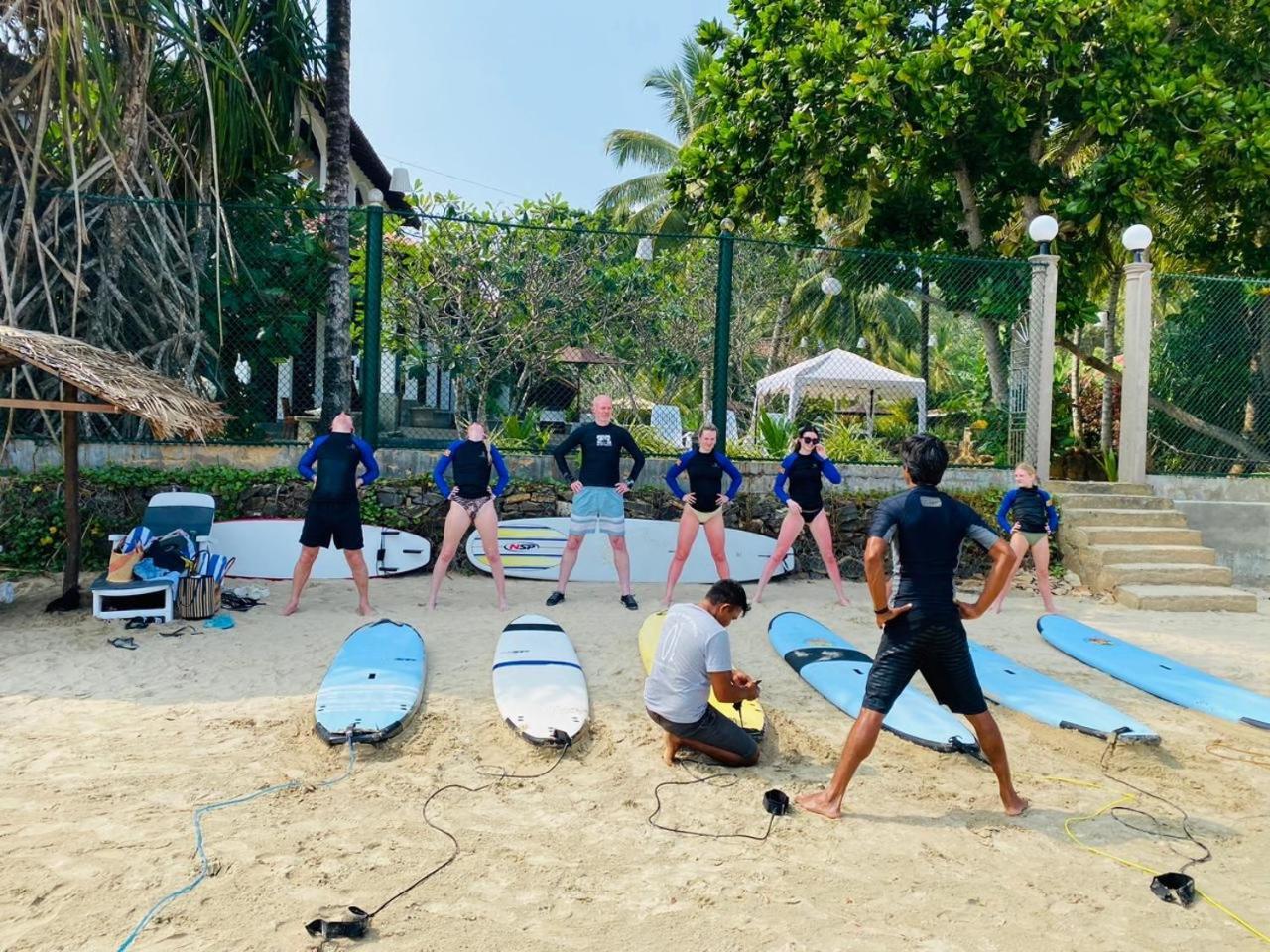 Canoe Beach Resort Тангале Екстериор снимка