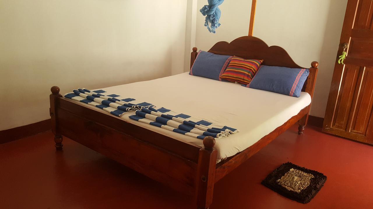 Canoe Beach Resort Тангале Екстериор снимка