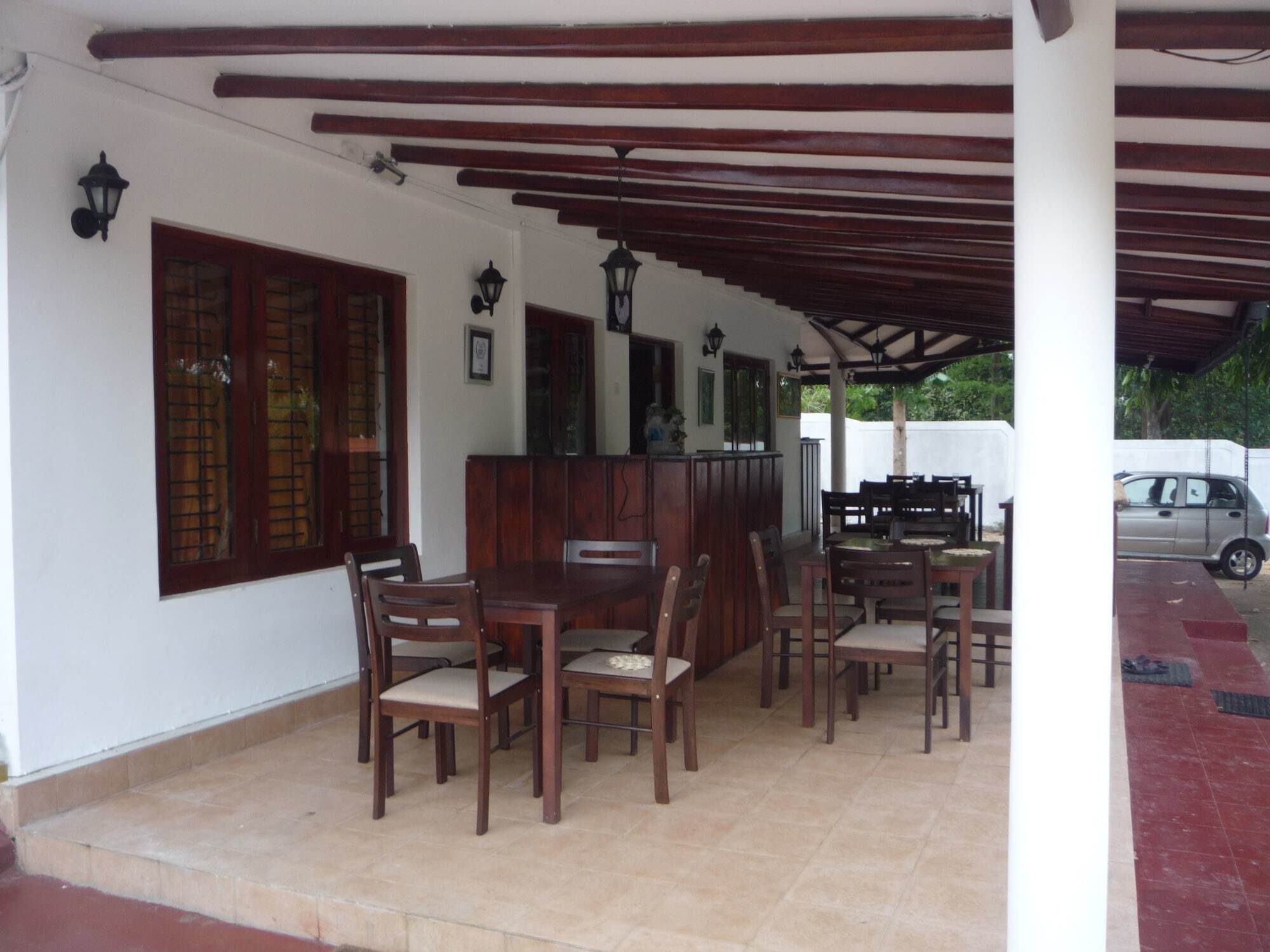 Canoe Beach Resort Тангале Екстериор снимка